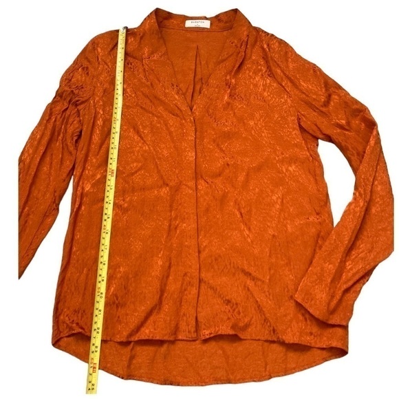 Aritzia Babaton Power embossed rust orange silky collarless blouse - Picture 4 of 9